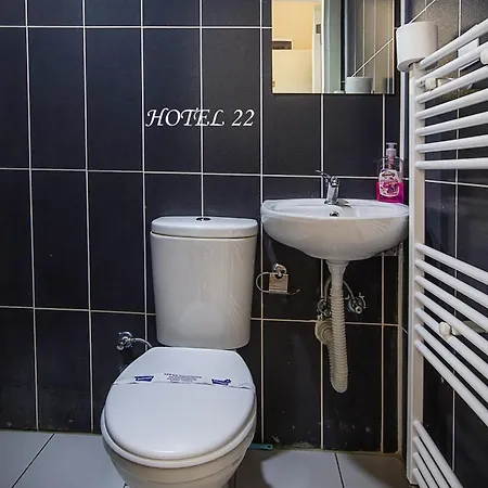Hotel 22 *